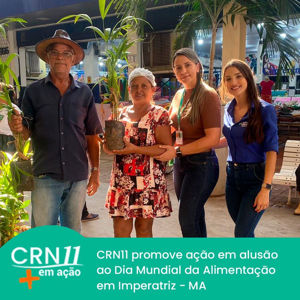 Quatro pessoas segurando uma vela em um banner de um evento noturno de conscientização sobre alimentação promovido pela CRN11.