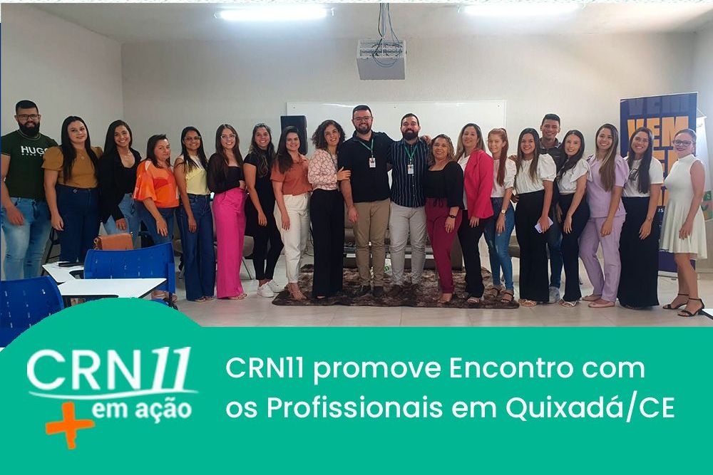 Grupo de pessoas posando em evento da CRN11, com banner “CRN11 em ação” em Quixadá/CE.