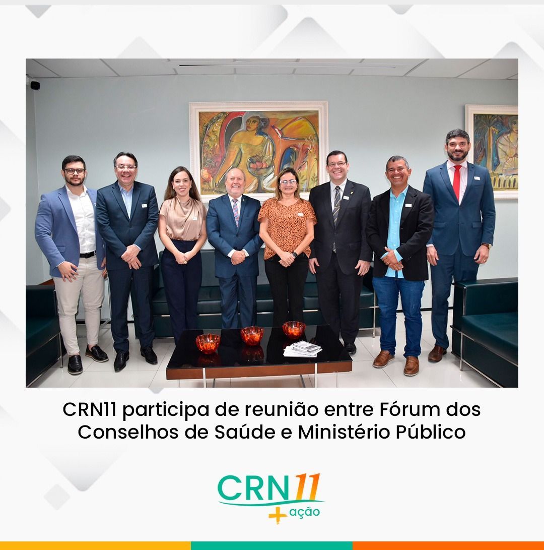 Grupo de representantes da CRN11 e do Ministério Público posando em reunião, em frente a obras de arte.