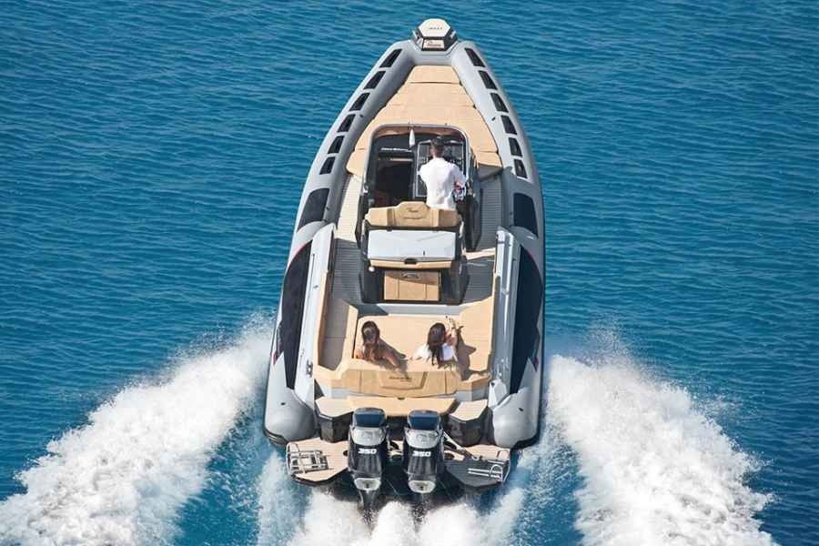 ranieri cayman 38 executive Speedboat seen from above, cruising over blue water and leaving a white wake behind.