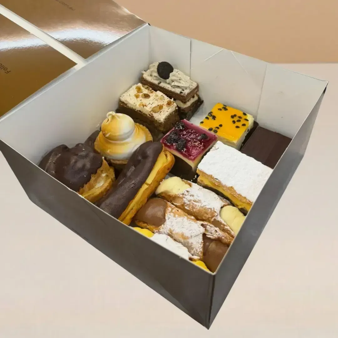 12 piece classic cake box