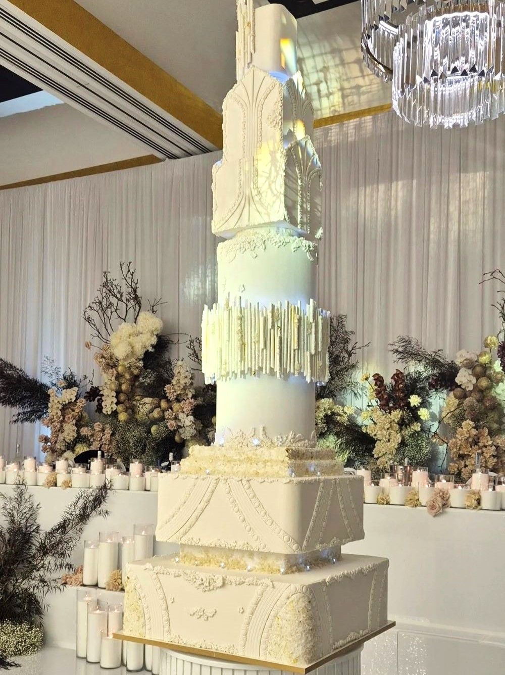 elegant 2 wedding cake for 200 guests
