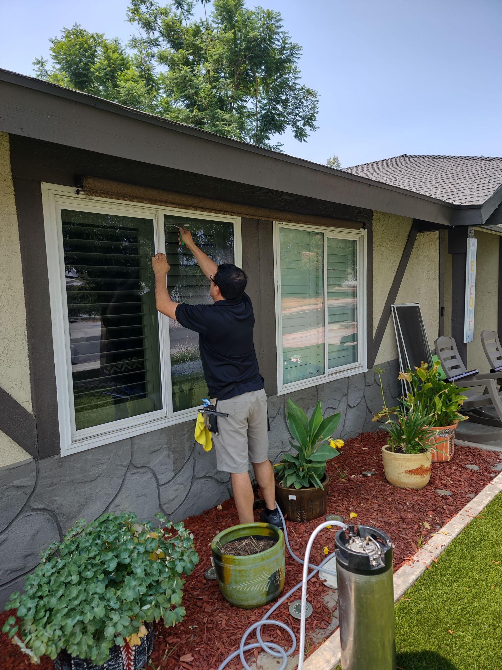 Window Tinting Rialto CA Roman Tint