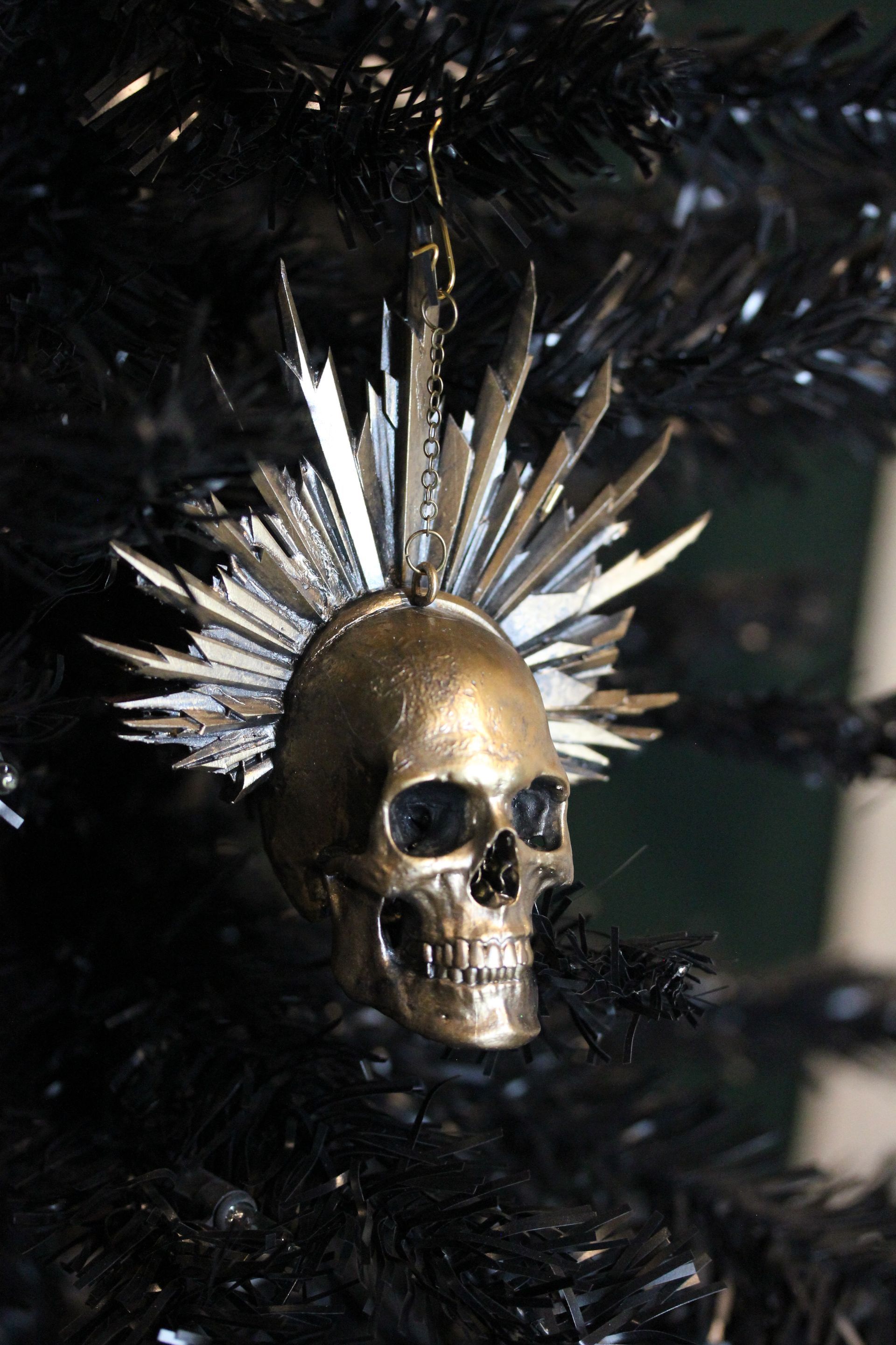 Skull With Rays:  Gold Antique