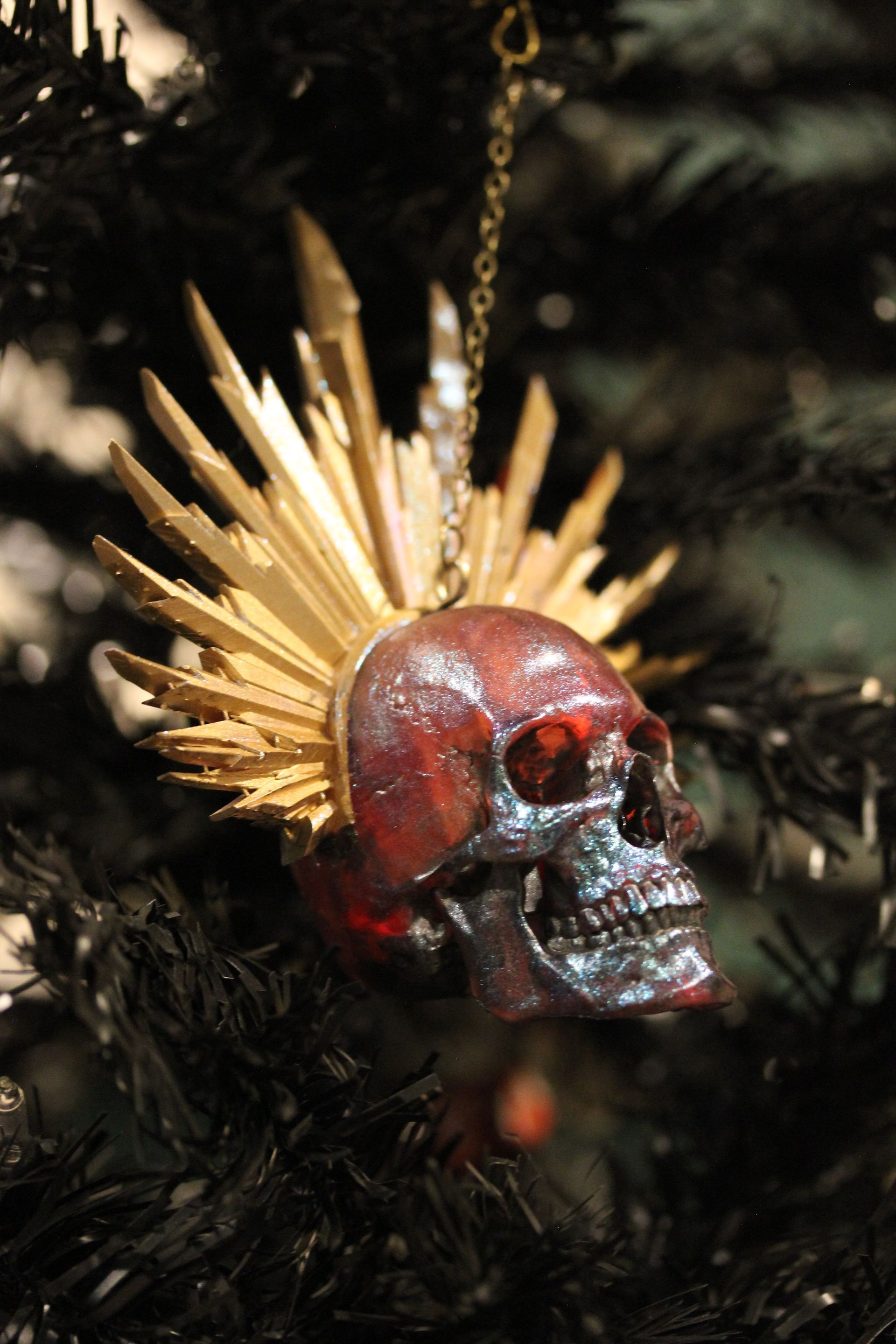 Skull With Rays: Skull w/ Transparent Red/ Gold Rays