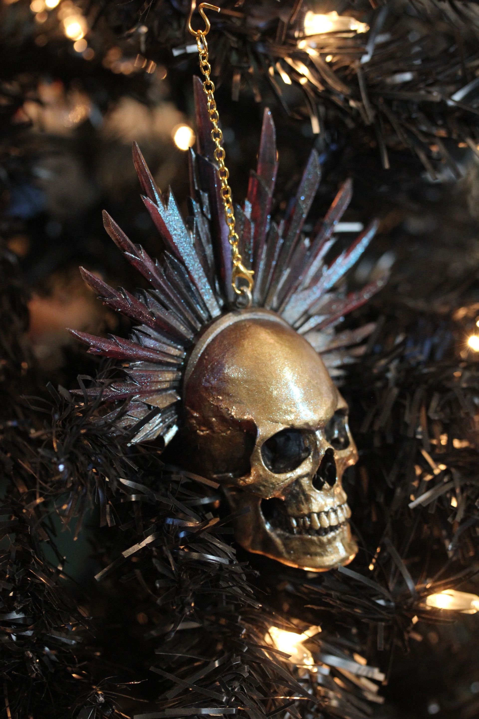 Skull With Rays:  Gold Skull w/ Transparent Red Ray/  Luster Finish