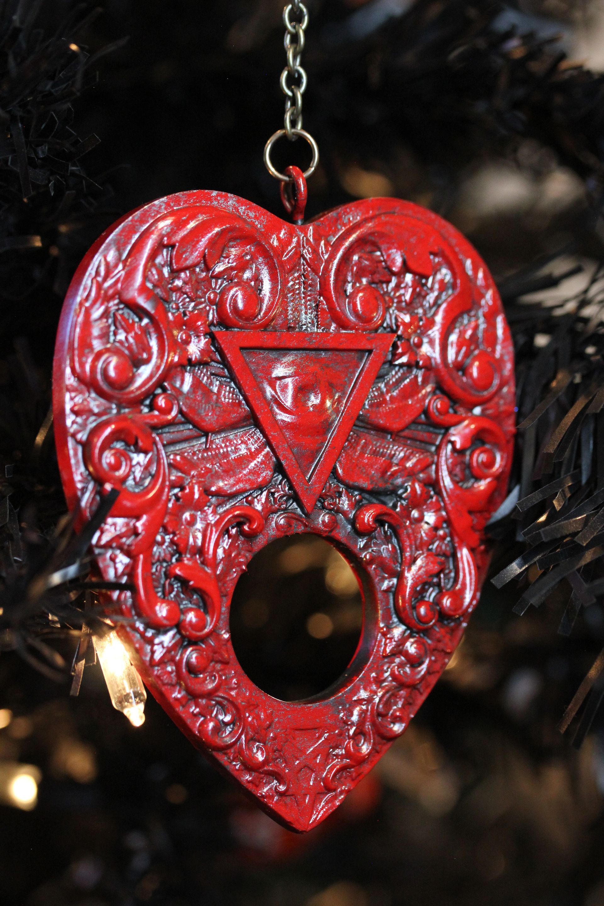 Planchette: Red Antique