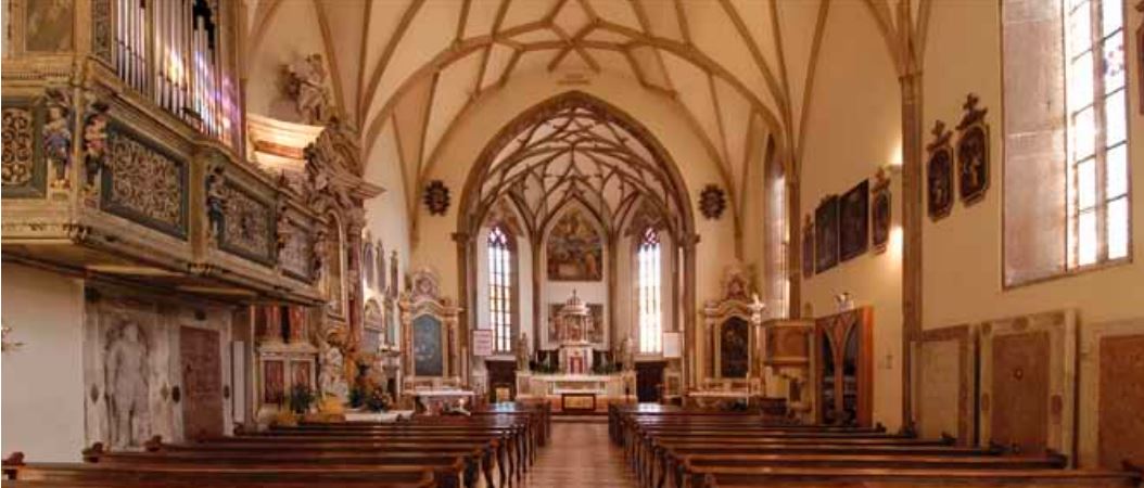 Innenraum einer restaurierten Kirche