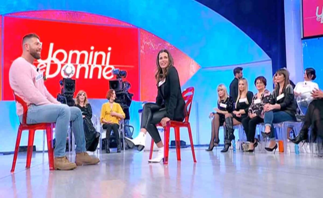 Lo studio di Uomini e donne