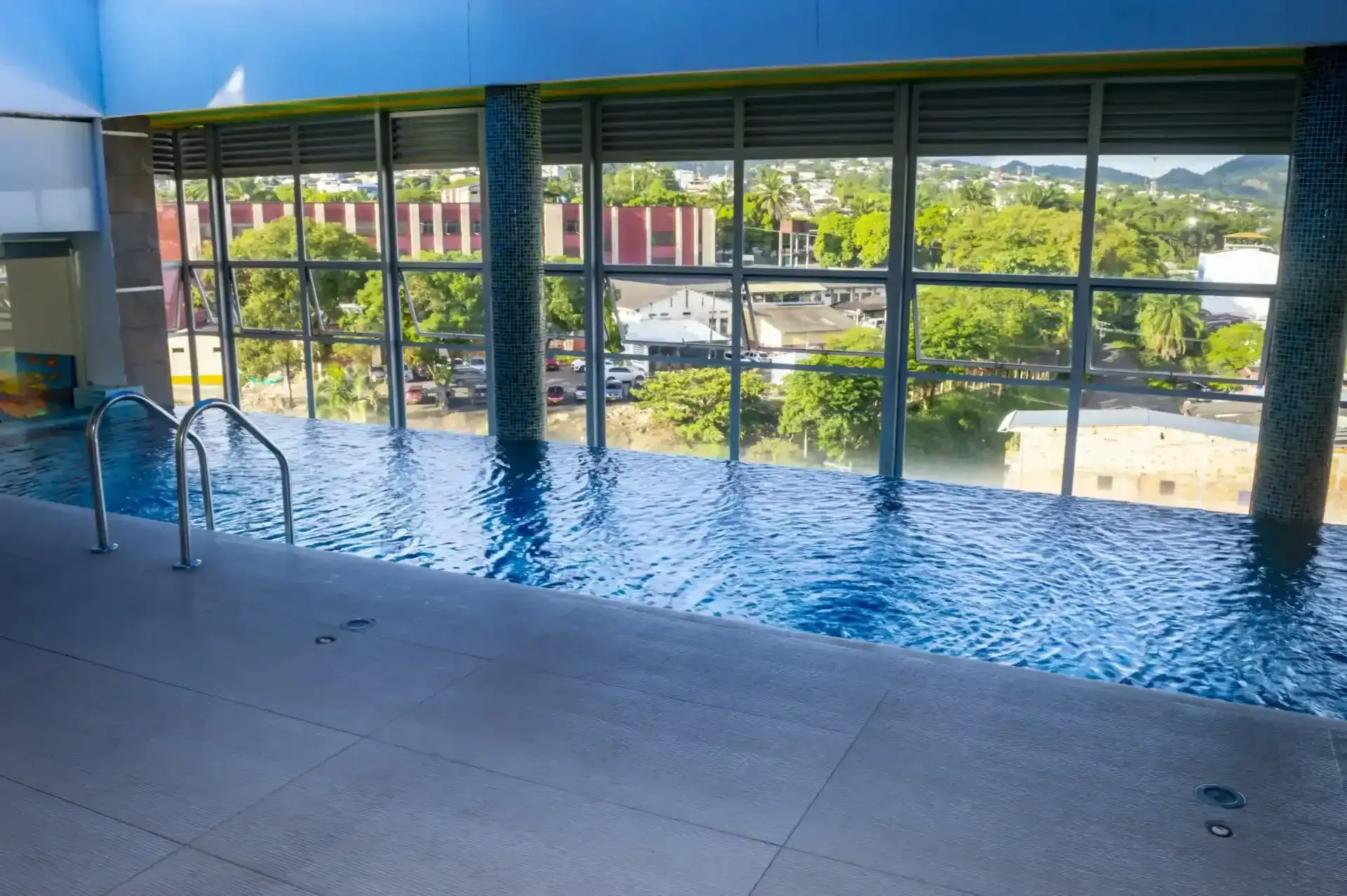 piscina del hotel andinos plaza florencia