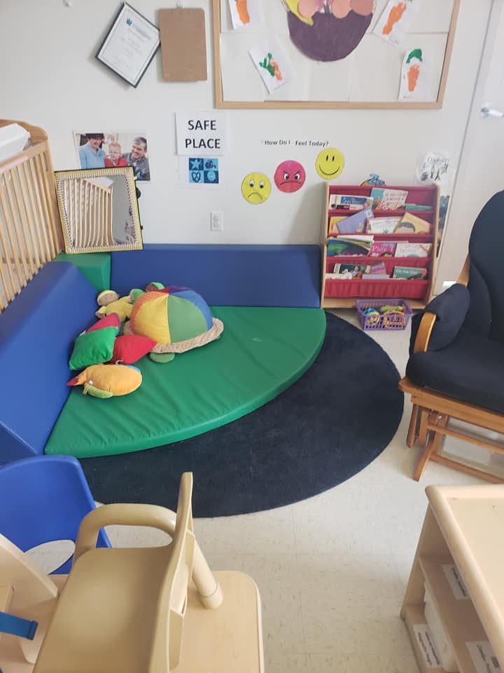 A child 's room with a sign that says smile place