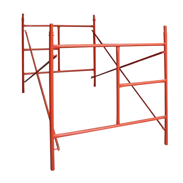Estructura de andamio metálico naranja sobre fondo blanco