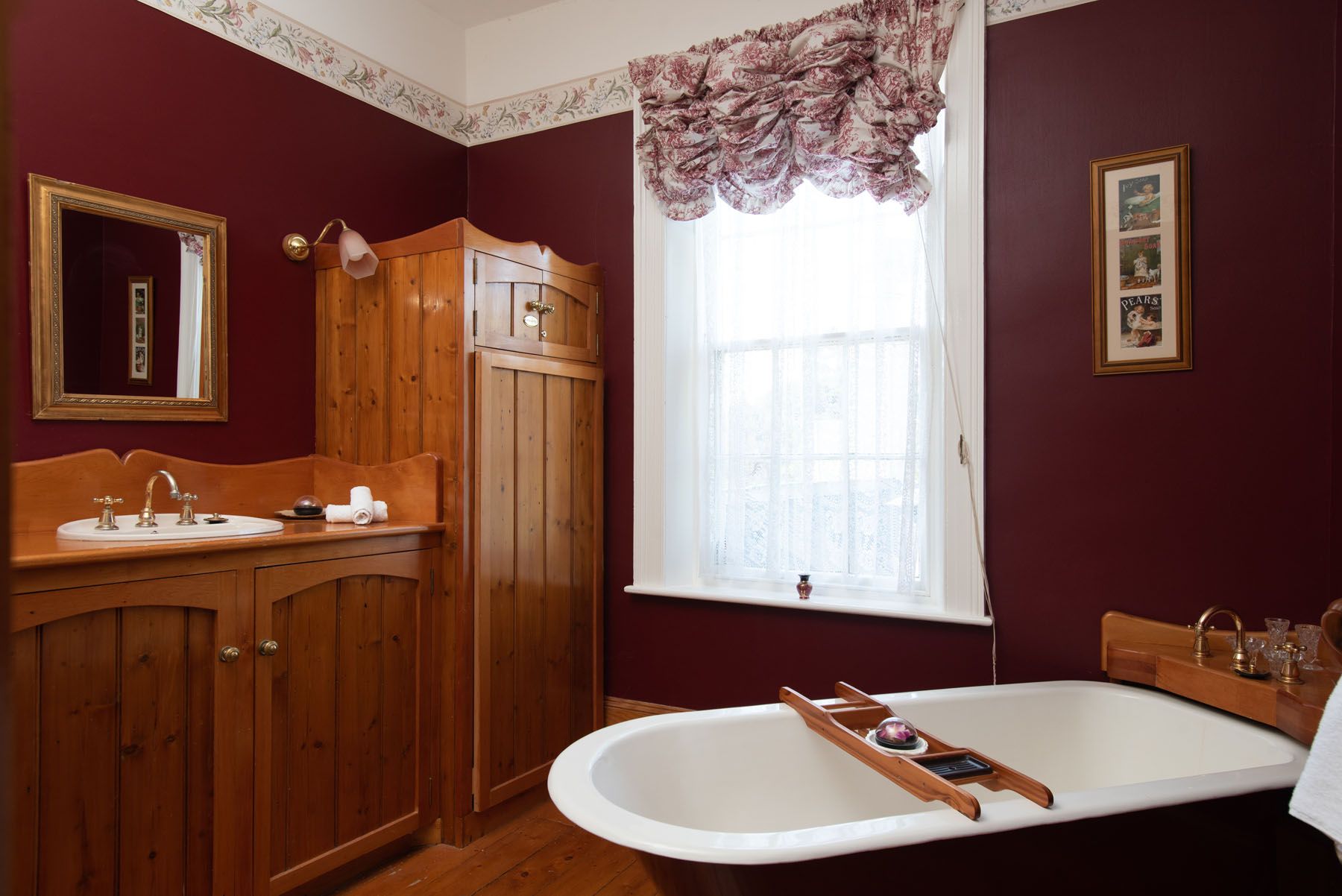 a clawfoot bathtub in the fitzpatricks premium accomodation offering