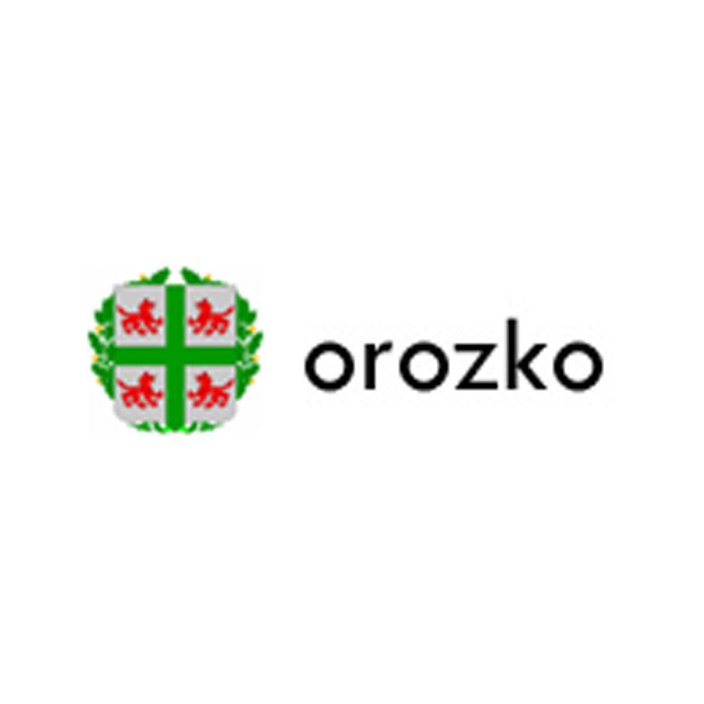 Logotipo de Orozko: Escudo verde y blanco con símbolos rojos, junto a la palabra