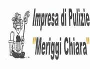 Logo in bianco e nero per “Impresa di Pulizie Meriggi Chiara” con una donna delle pulizie e un secchio