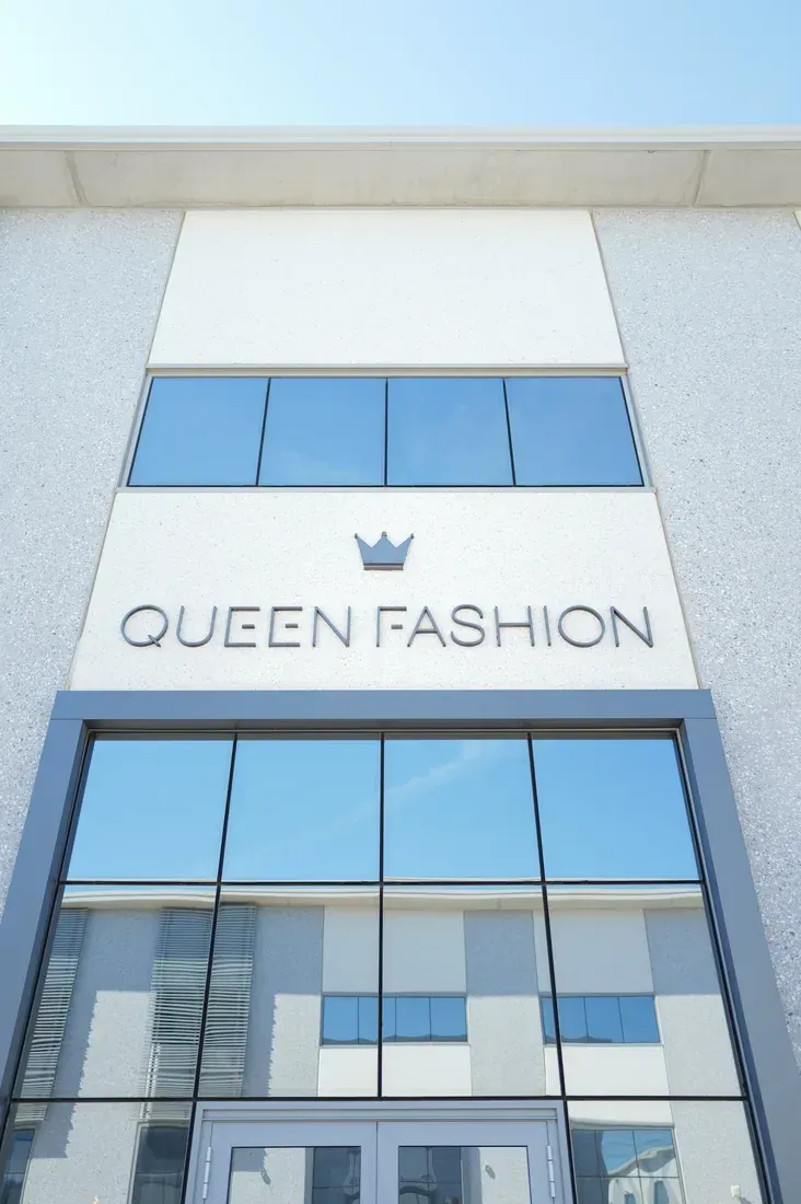Queen Fashion showroom esterno