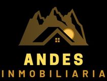 Logotipo de Golden Andes Inmobiliaria con montañas, techo de casa y sol sobre fondo negro.