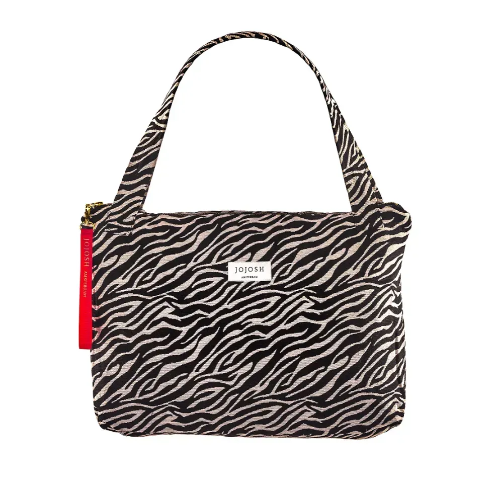 Een zwart-witte zebraprint JoJosh Amsterdam luiertas.