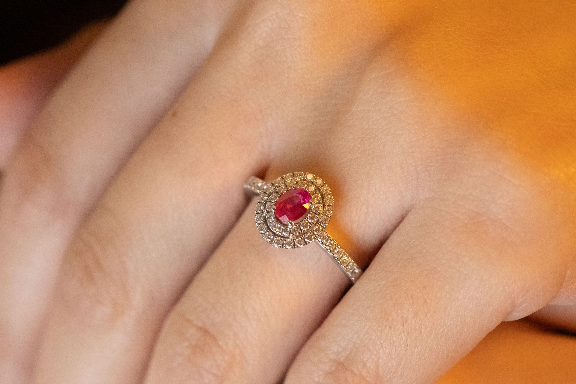 anello con diamante