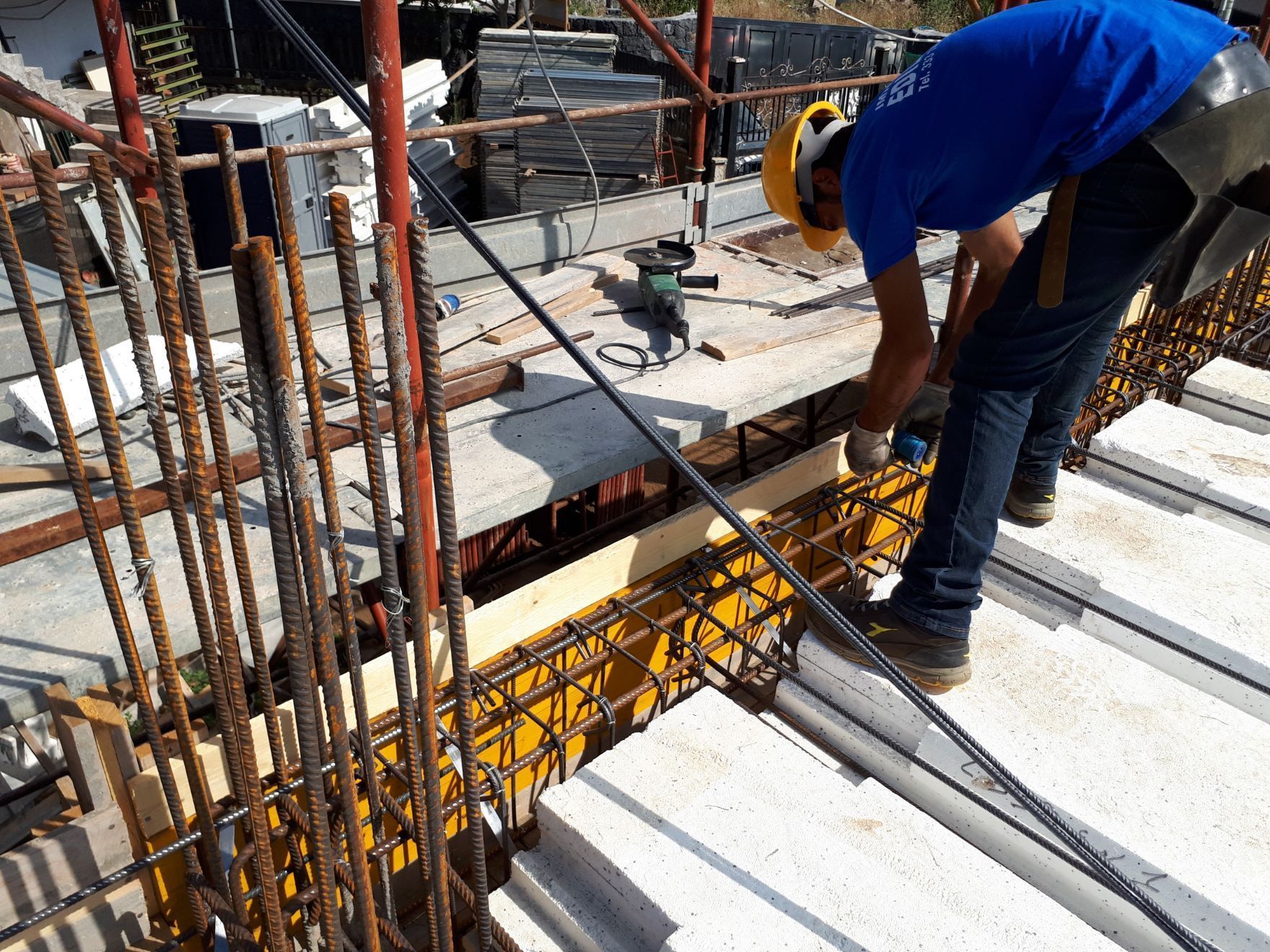 operaio al lavoro