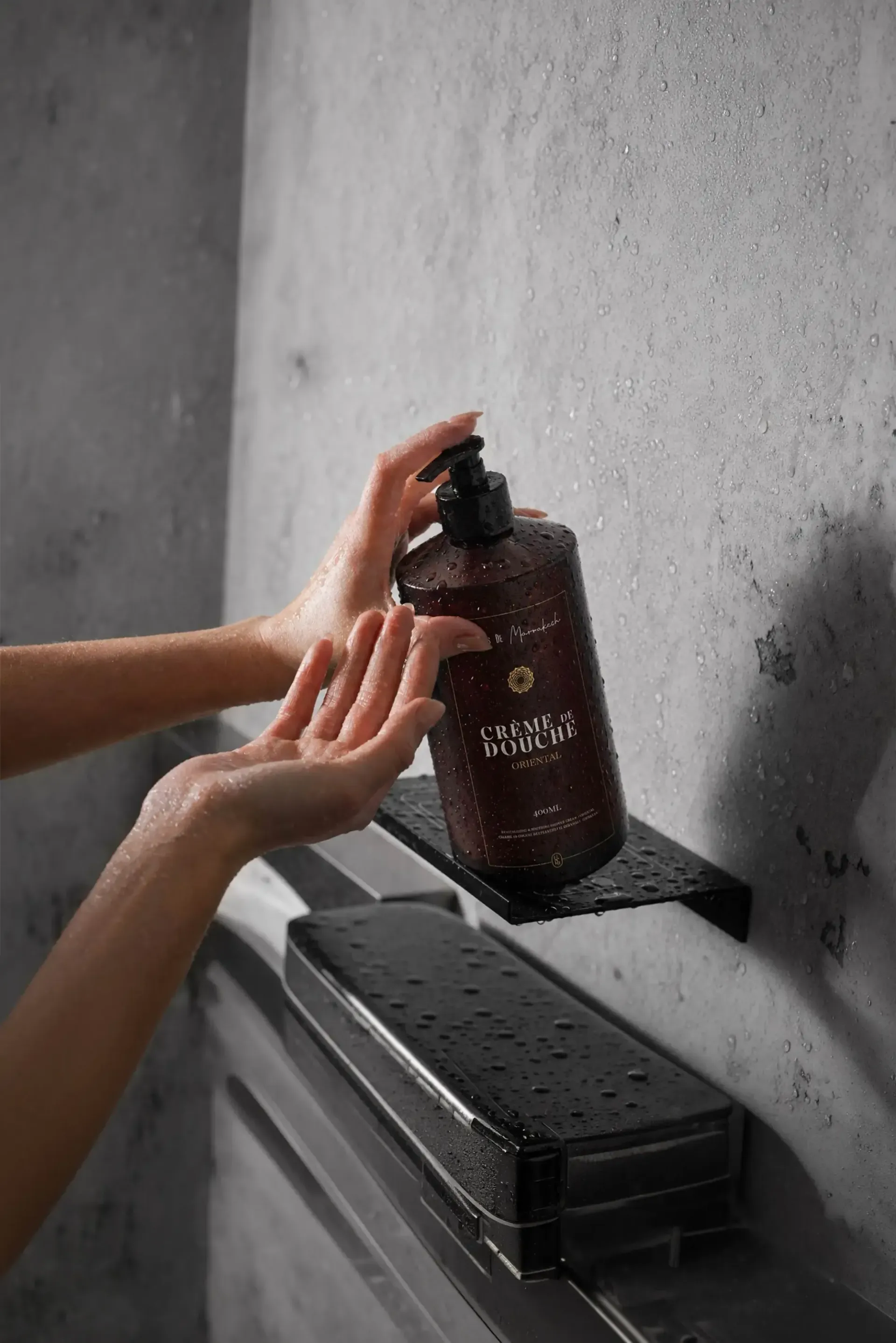 Crème de douche Oriental Les Bains de Marrakech utilisée sous la douche