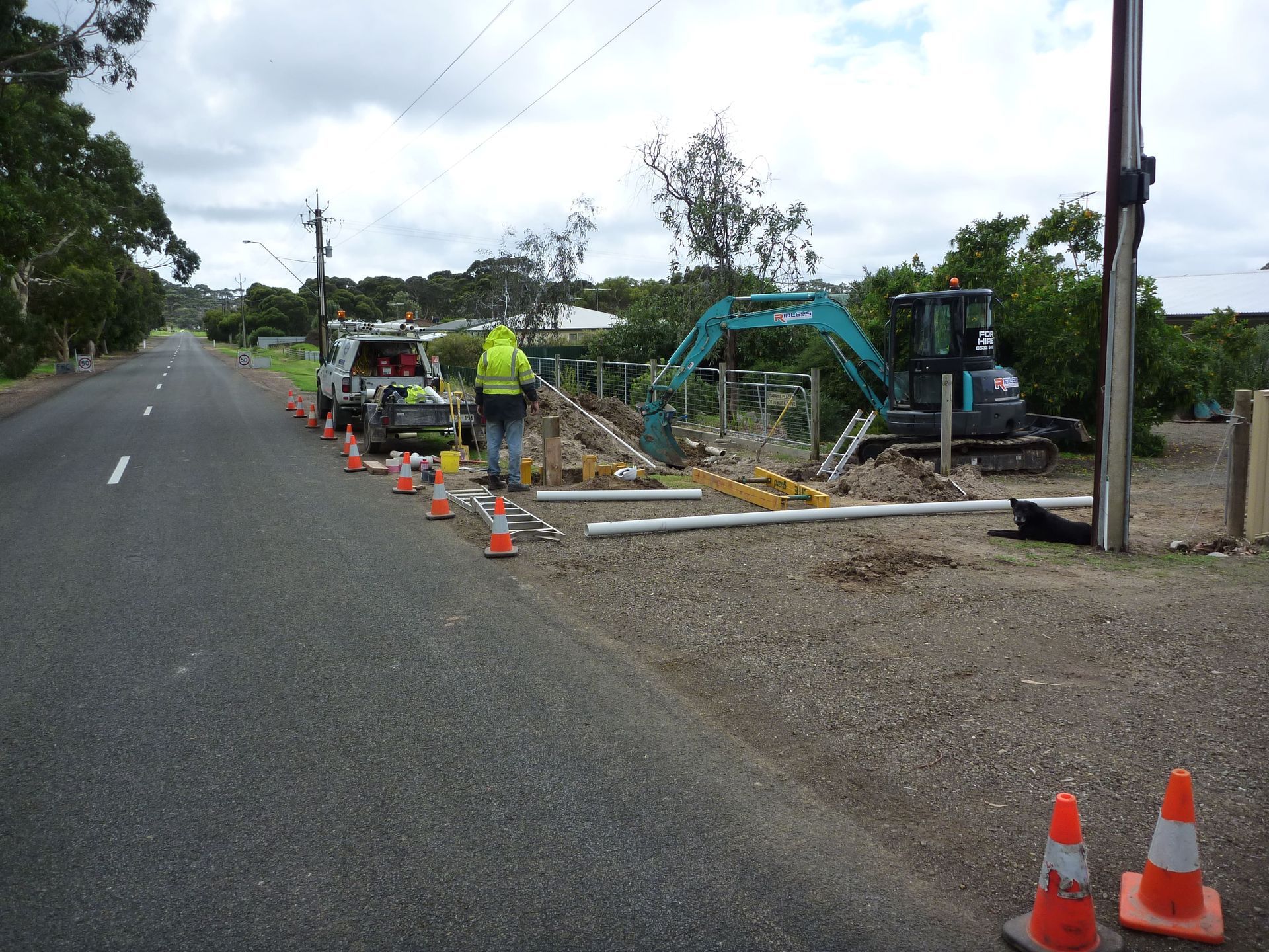 A kobelco excavator is on the side of the road | Murray Bridge, SA | Ridleys SA