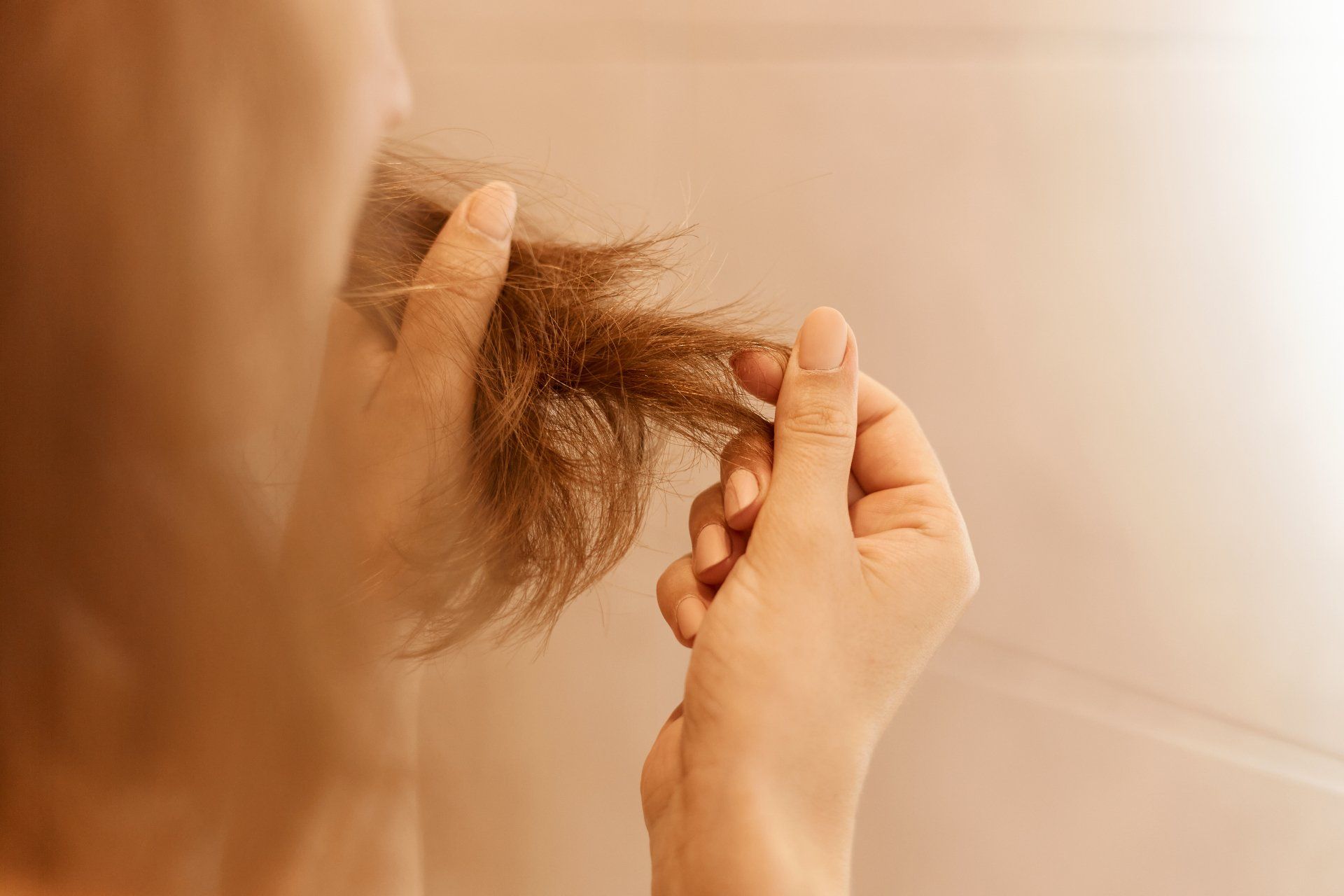 O que causa queda de cabelo O que causa queda de cabelo?