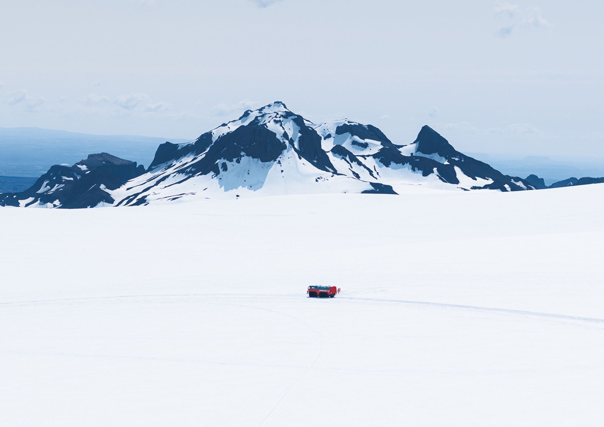 Langjökull glacier with Insta Jarlhetta mountain in the summer
