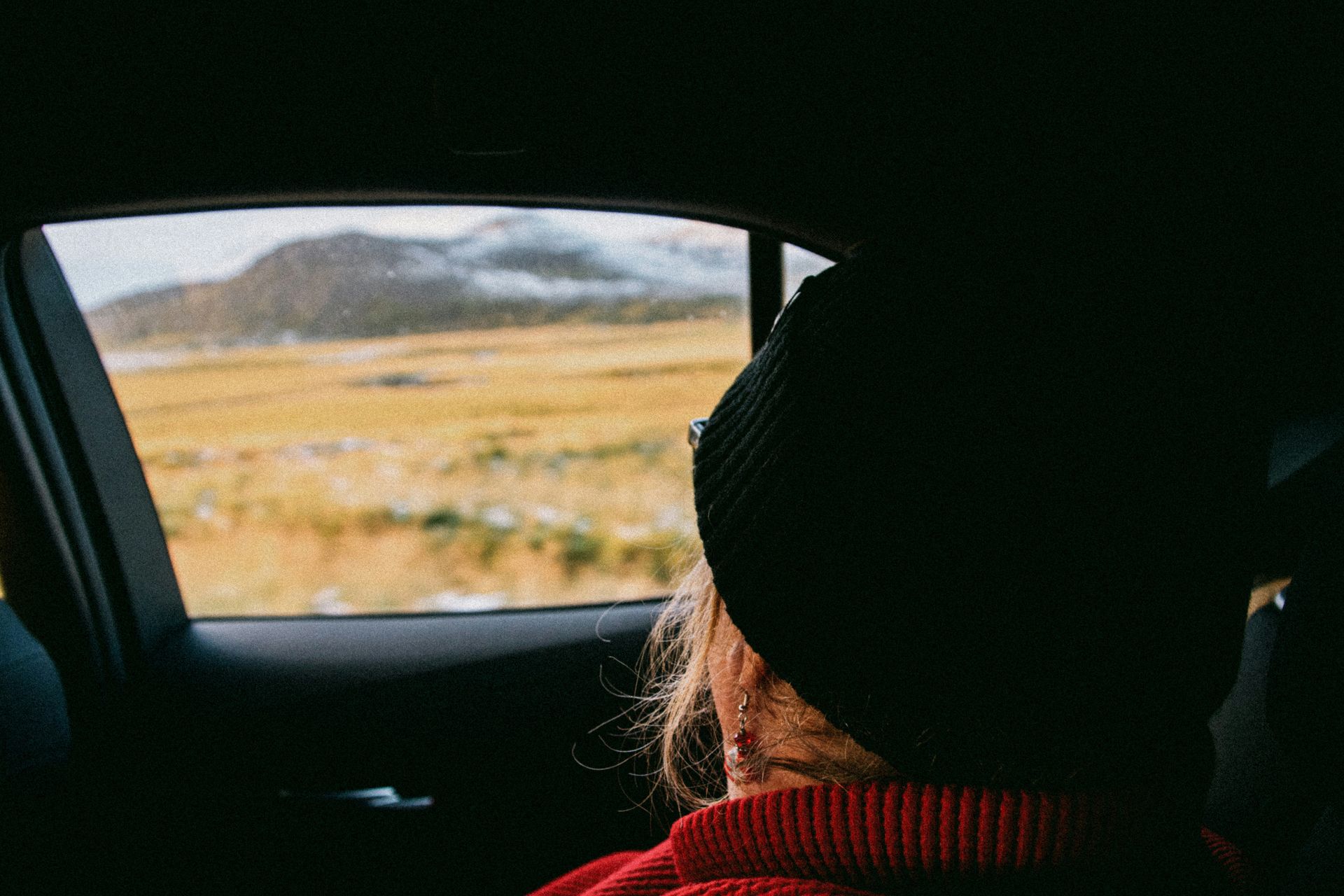 Guests viewing the Icelandic landscape from inside a car
