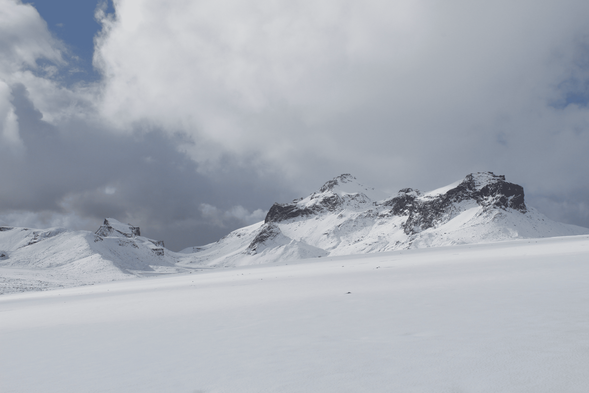 Langjökull glacier with Mount Insta Jarlhetta