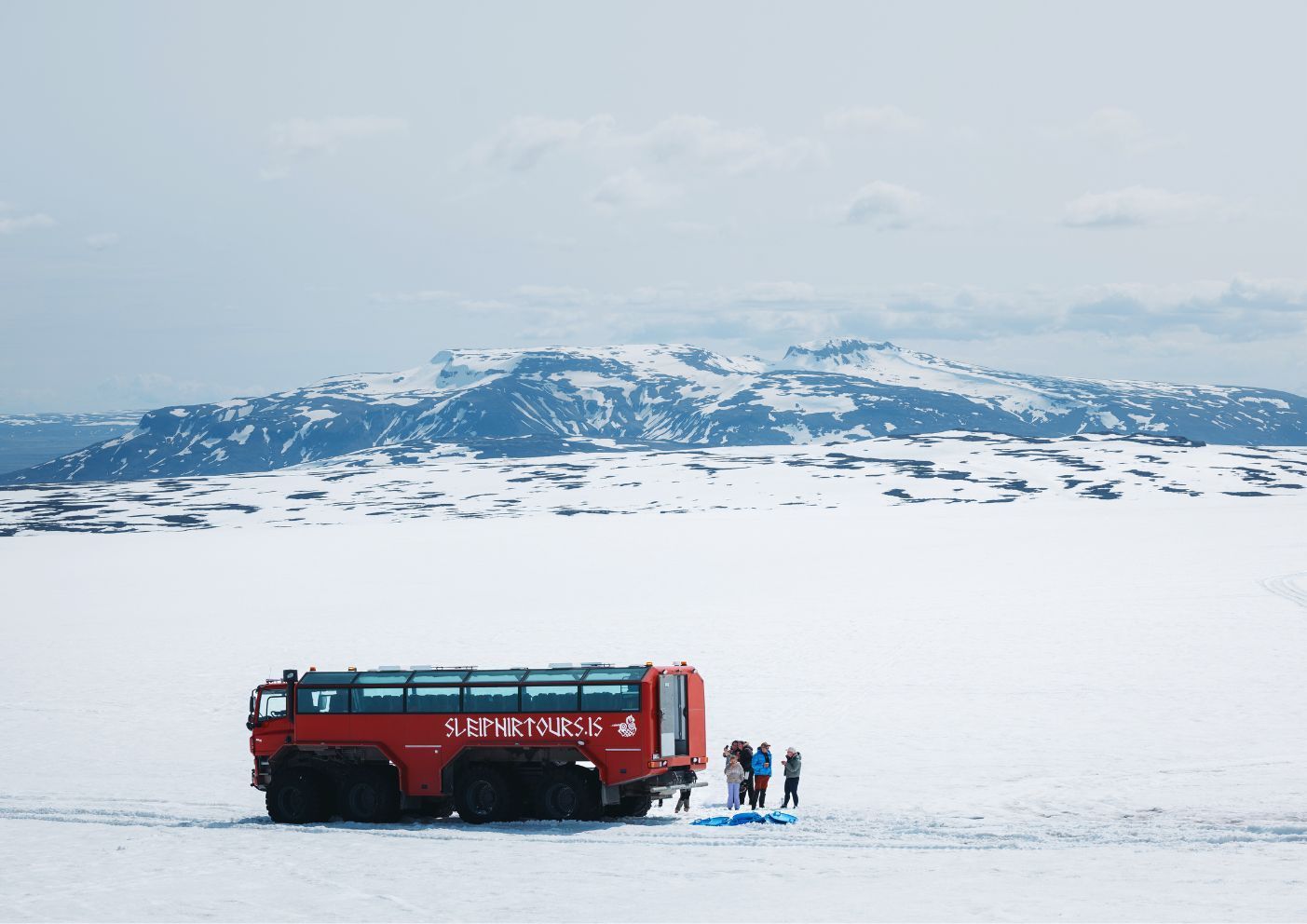 Langjökull glacier with view into the Southern Highlands and Mt. Bláfell on Kjölur Highland route