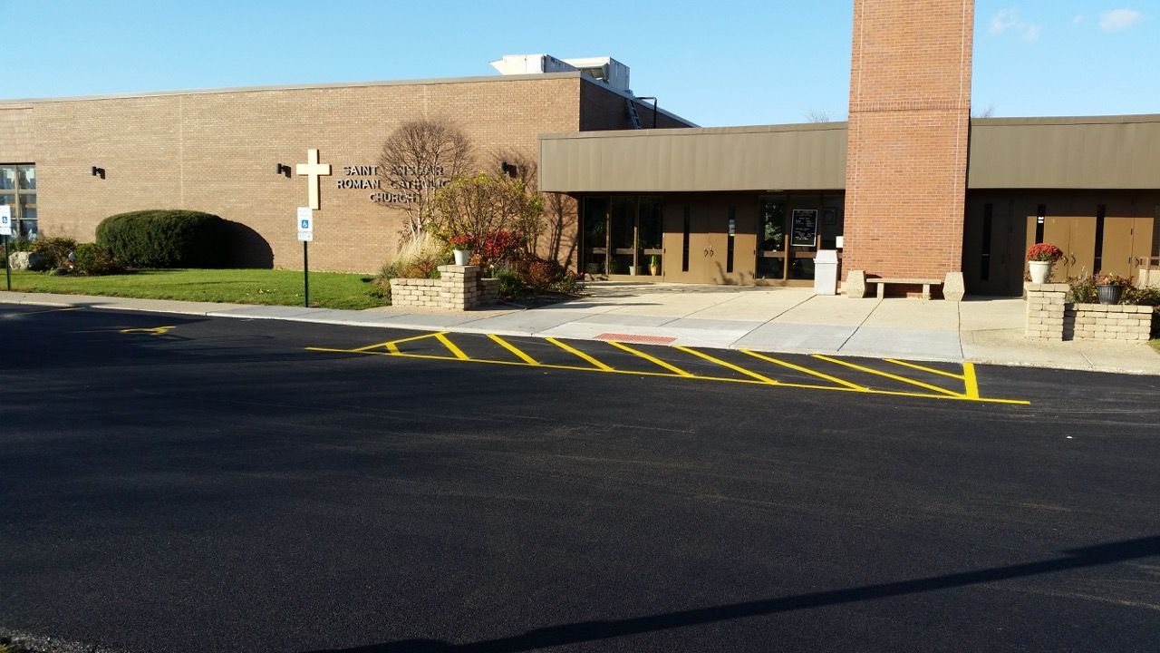 Entrance Tiny Parking Area | Elgin, IL | RG Asphalt & Concrete LLC