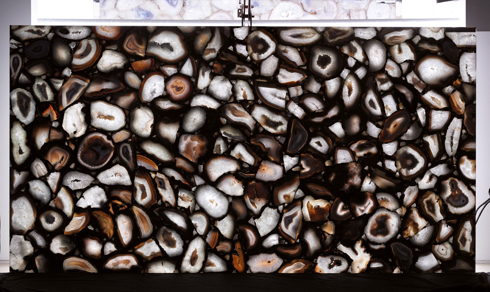 Crystal Agate Black Backlit