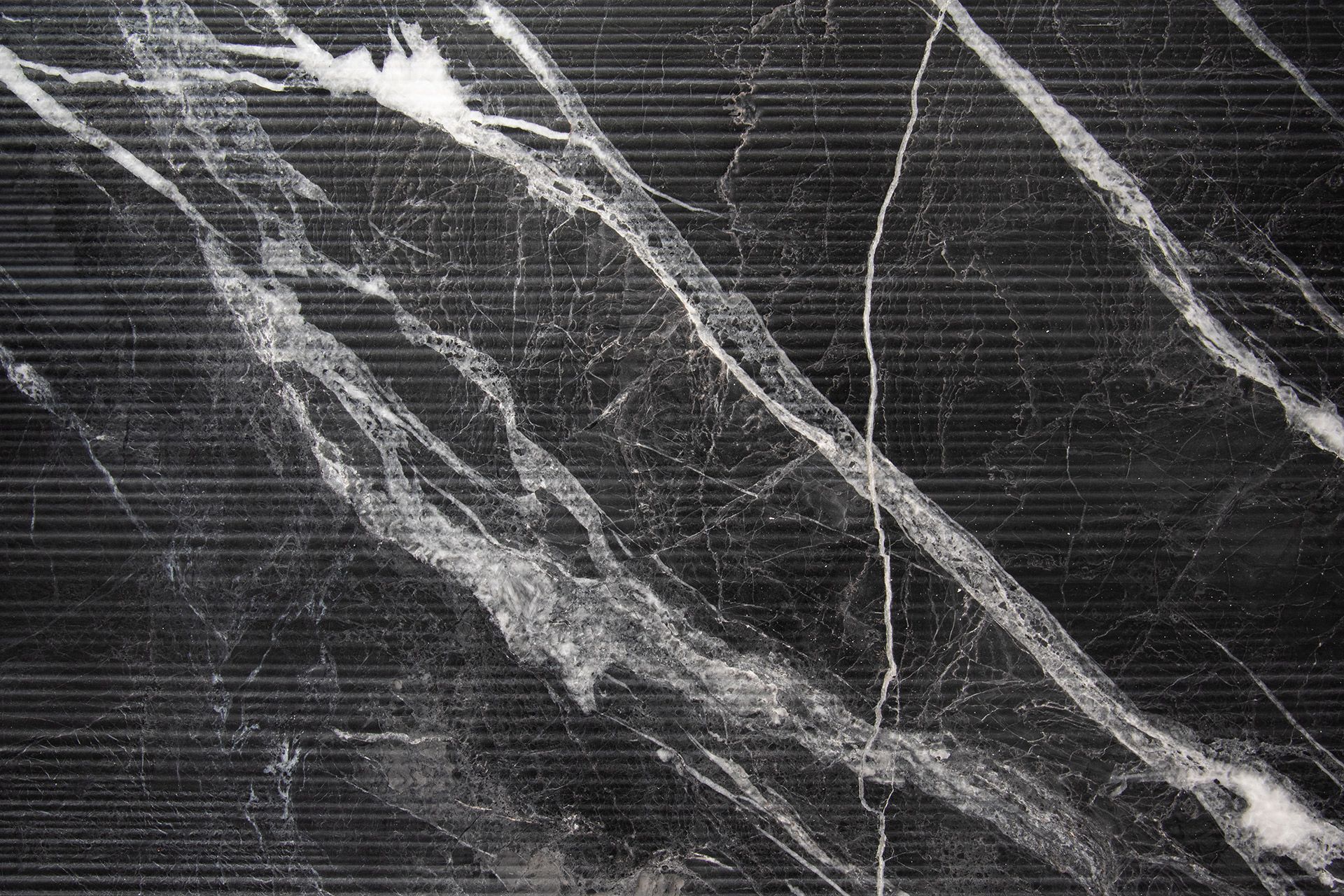 Noirblanc Bamboo Finish