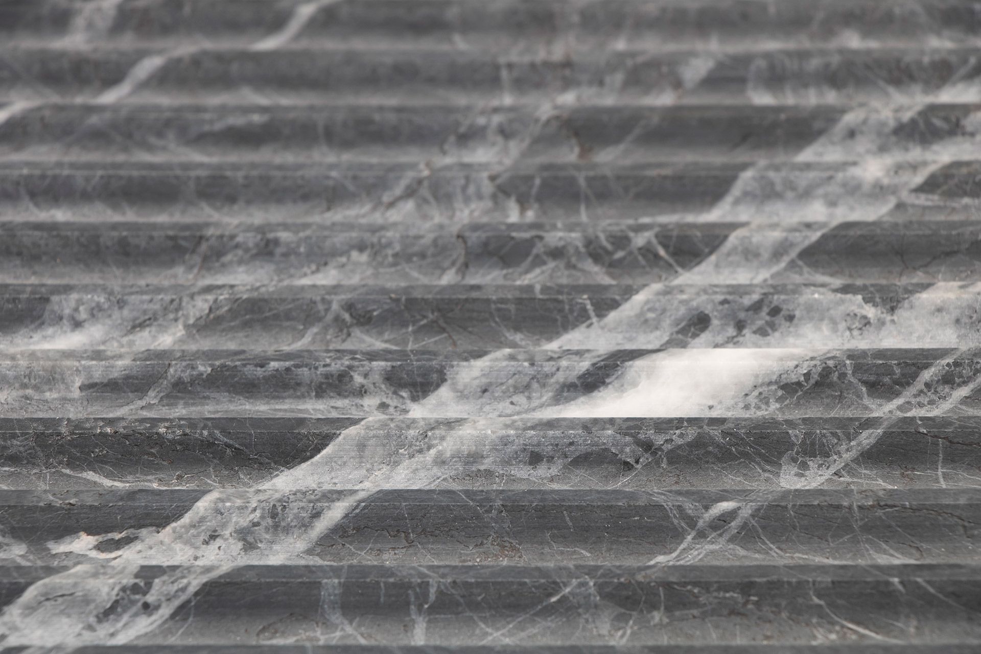 Noirblanc Flut Finish