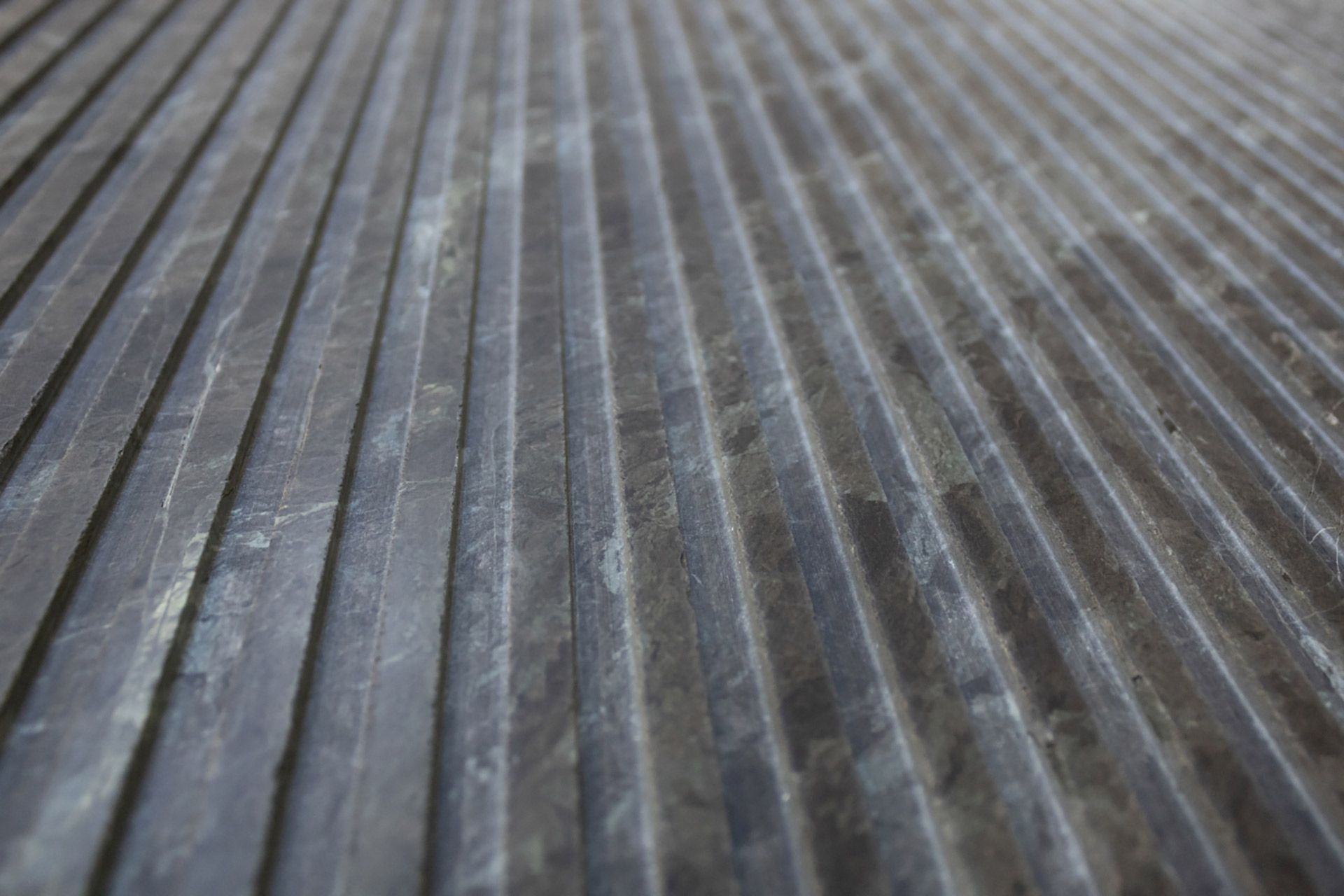 Quarzite Madeirus Groove Finish Low