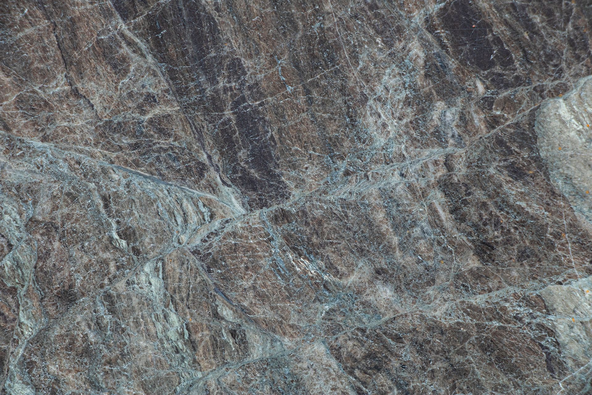 Quarzite Rainforest Lether Finish