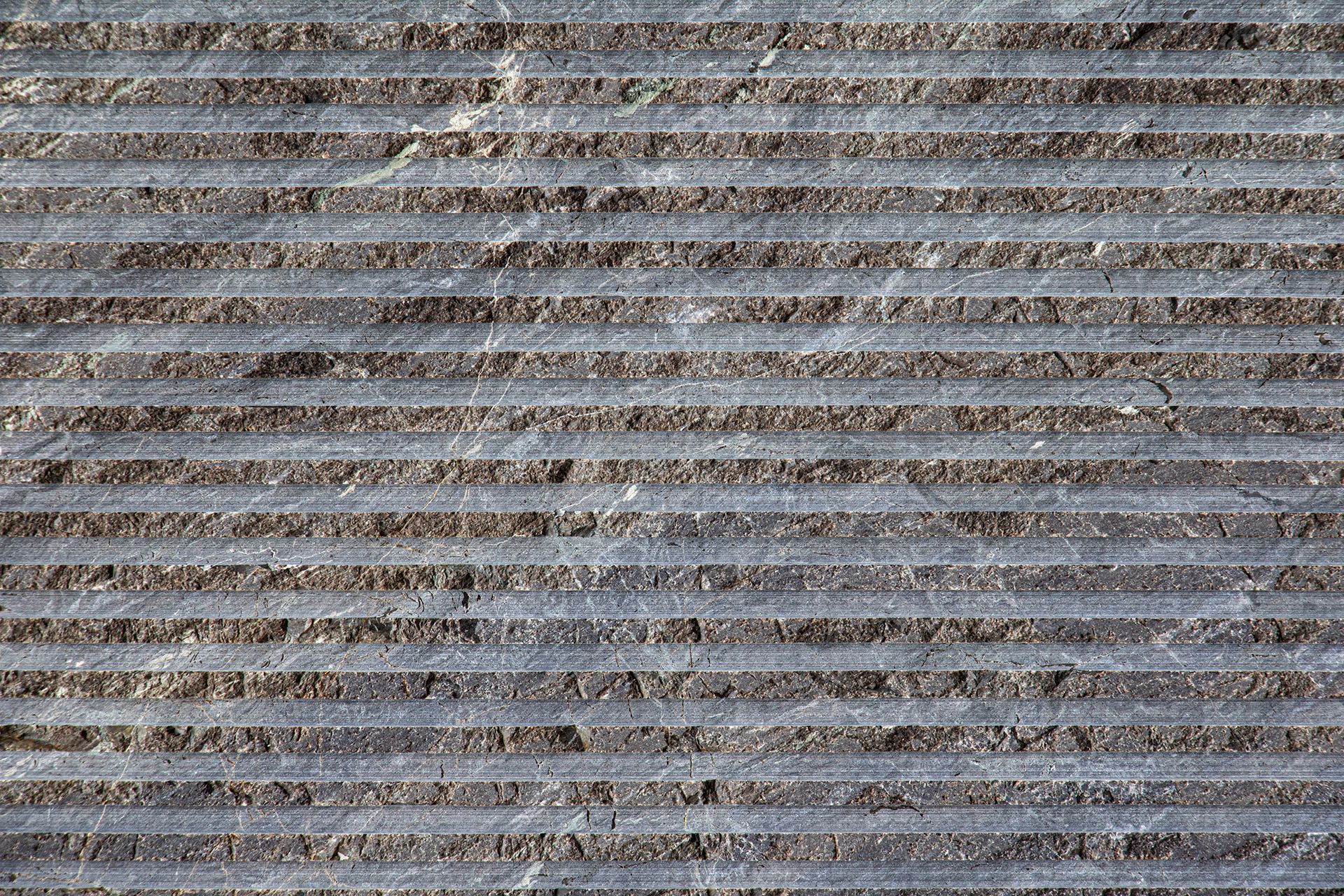 Quarzite Rainforest Ribbed Finish