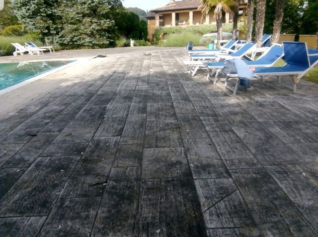 pulizia pavimento piscina, prima