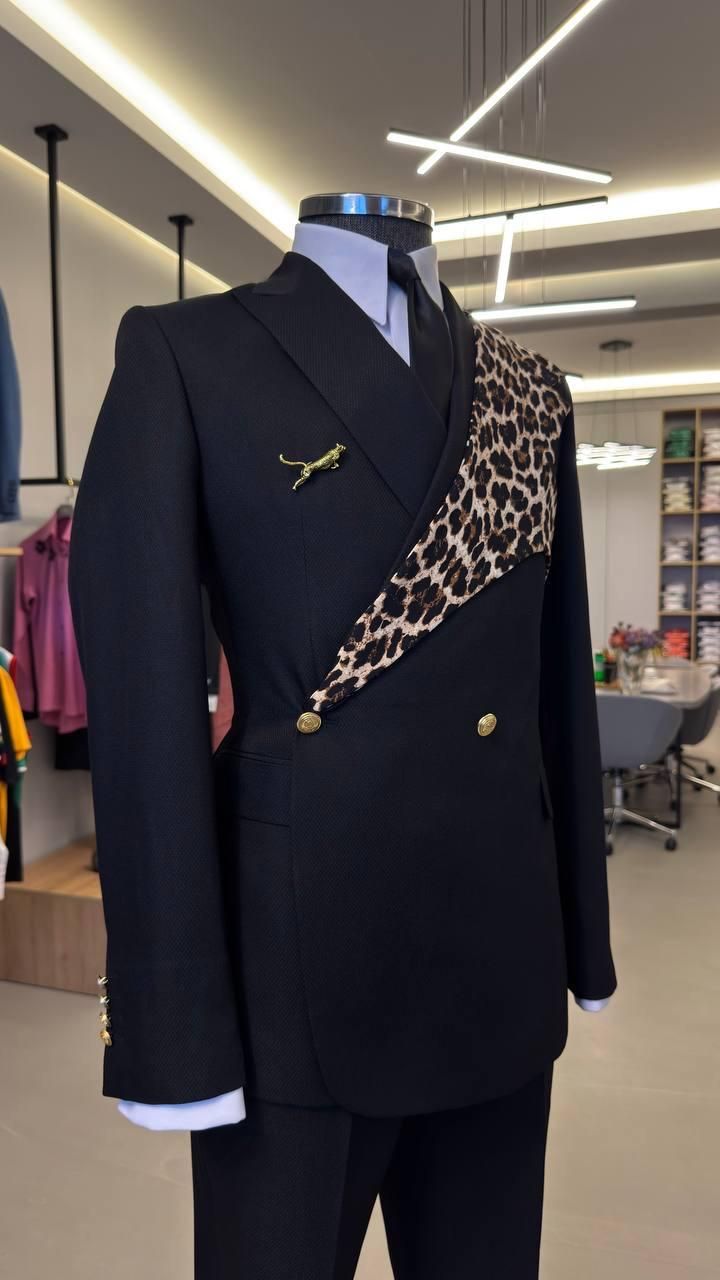 ORIGINAL MILANO – Signature Leopard Accent Double-Breasted Suit