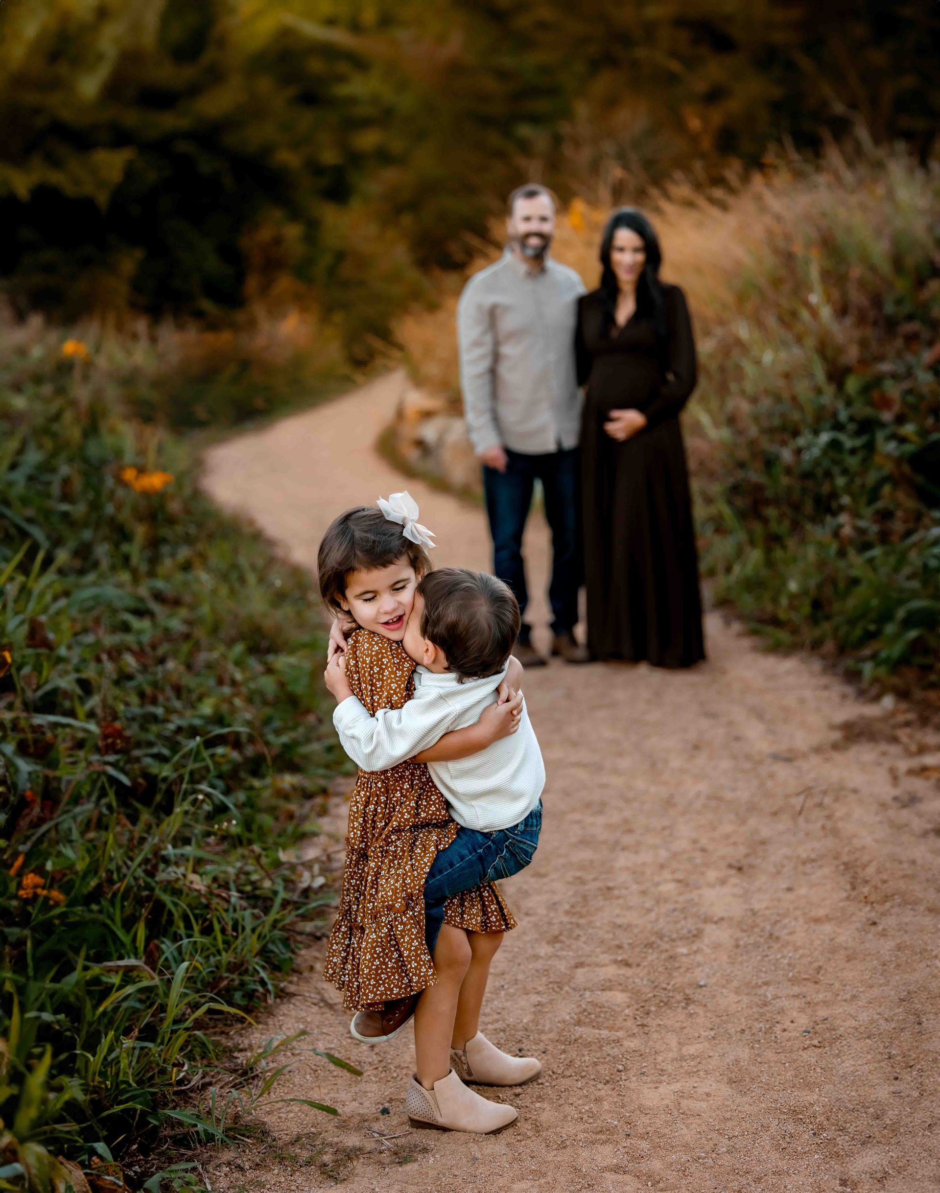 Family portrait sessioFamily portrait session during fall golden hour at NCMA in Raleigh, North Carolina
n during fall golden hour at NCMA in Raleigh, North Carolina
