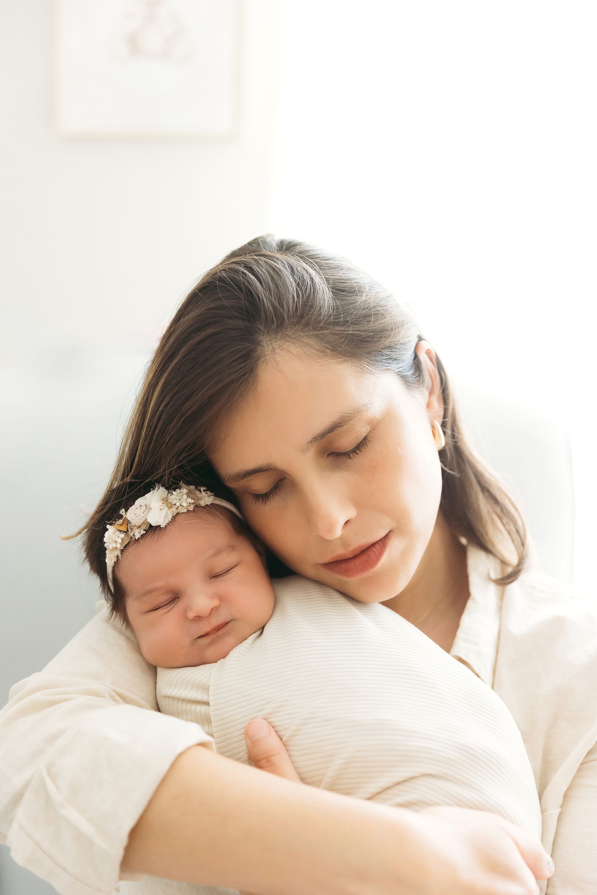 mother and the baby posing for the newborn in-home session portraits with Luciana Galucci Photography