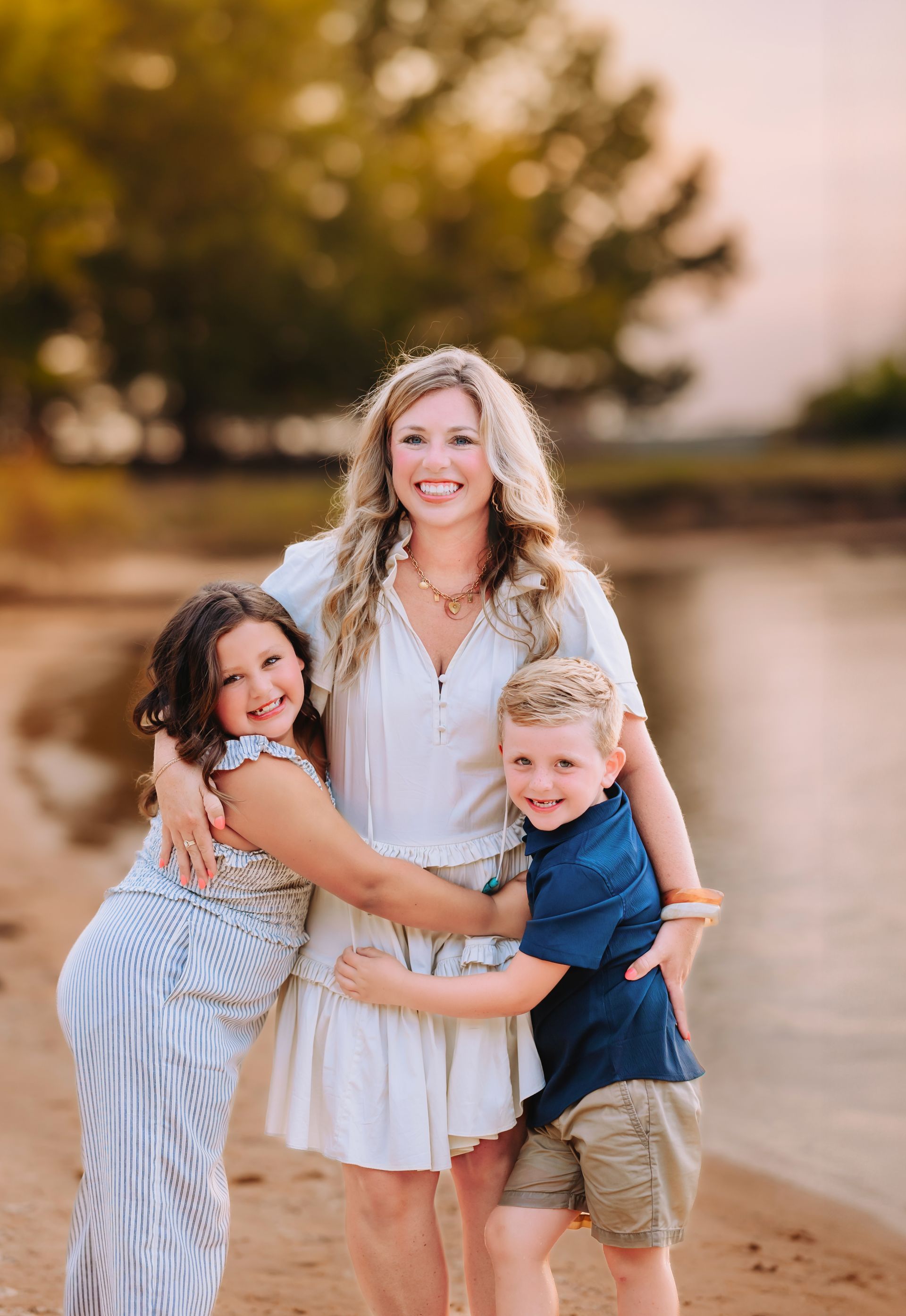 Mother and kids portraits at Jordan Lake Summer time