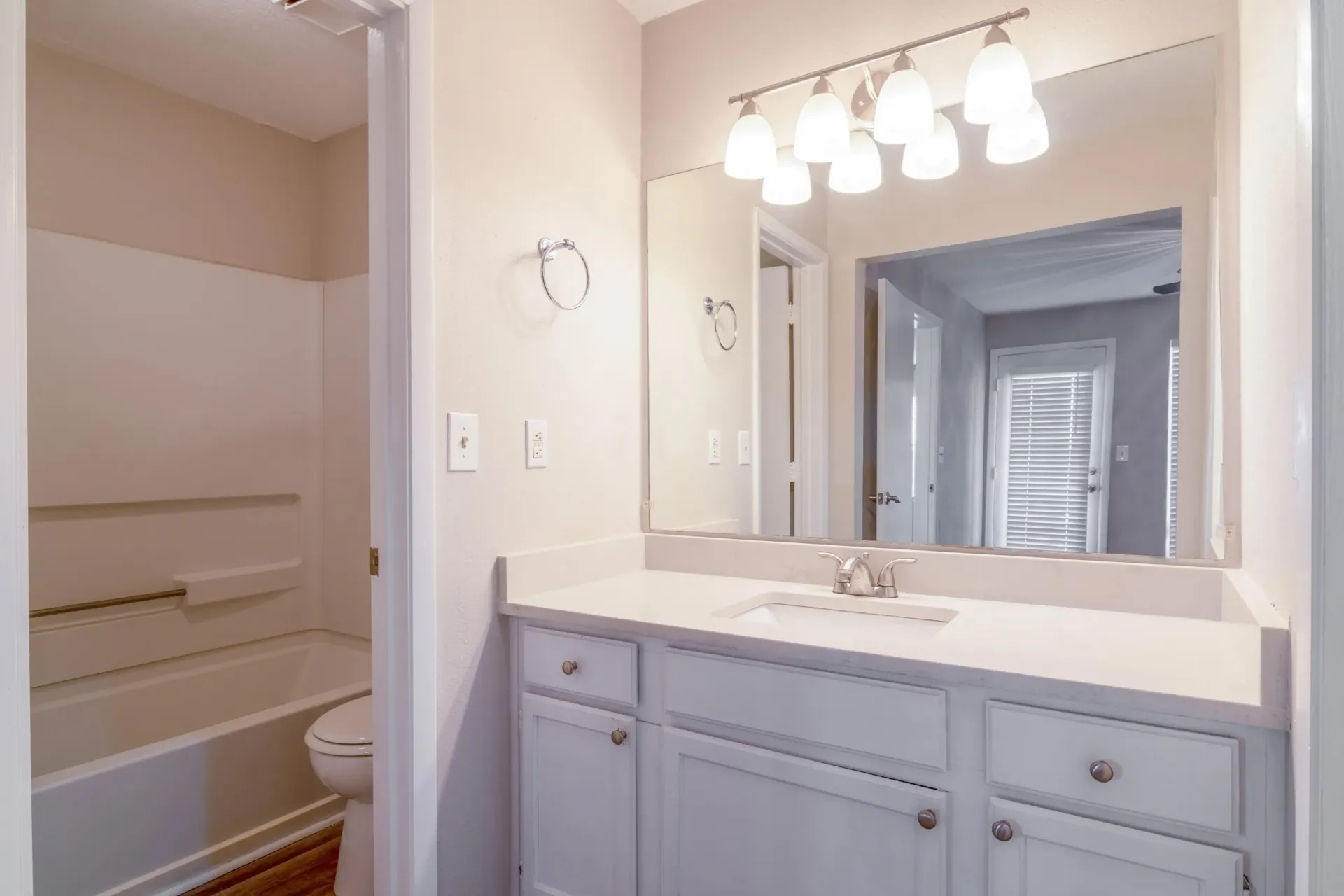 Full renovated bathroom with tub and shower at 2100 Defoors apartments in West Midtown Atlanta
