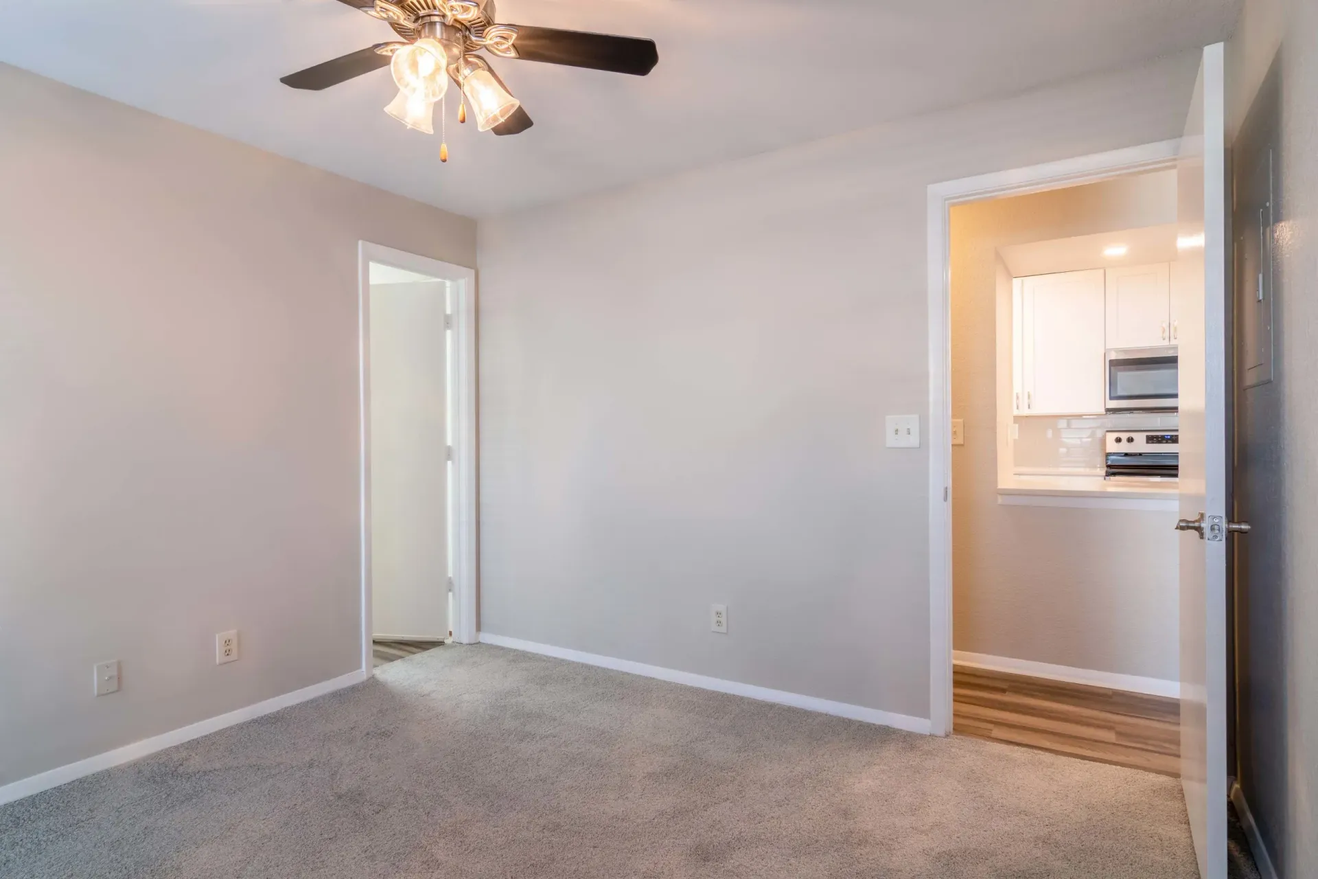Bedroom with ceiling fan at 2100 Defoors apartment in Westside Atlanta