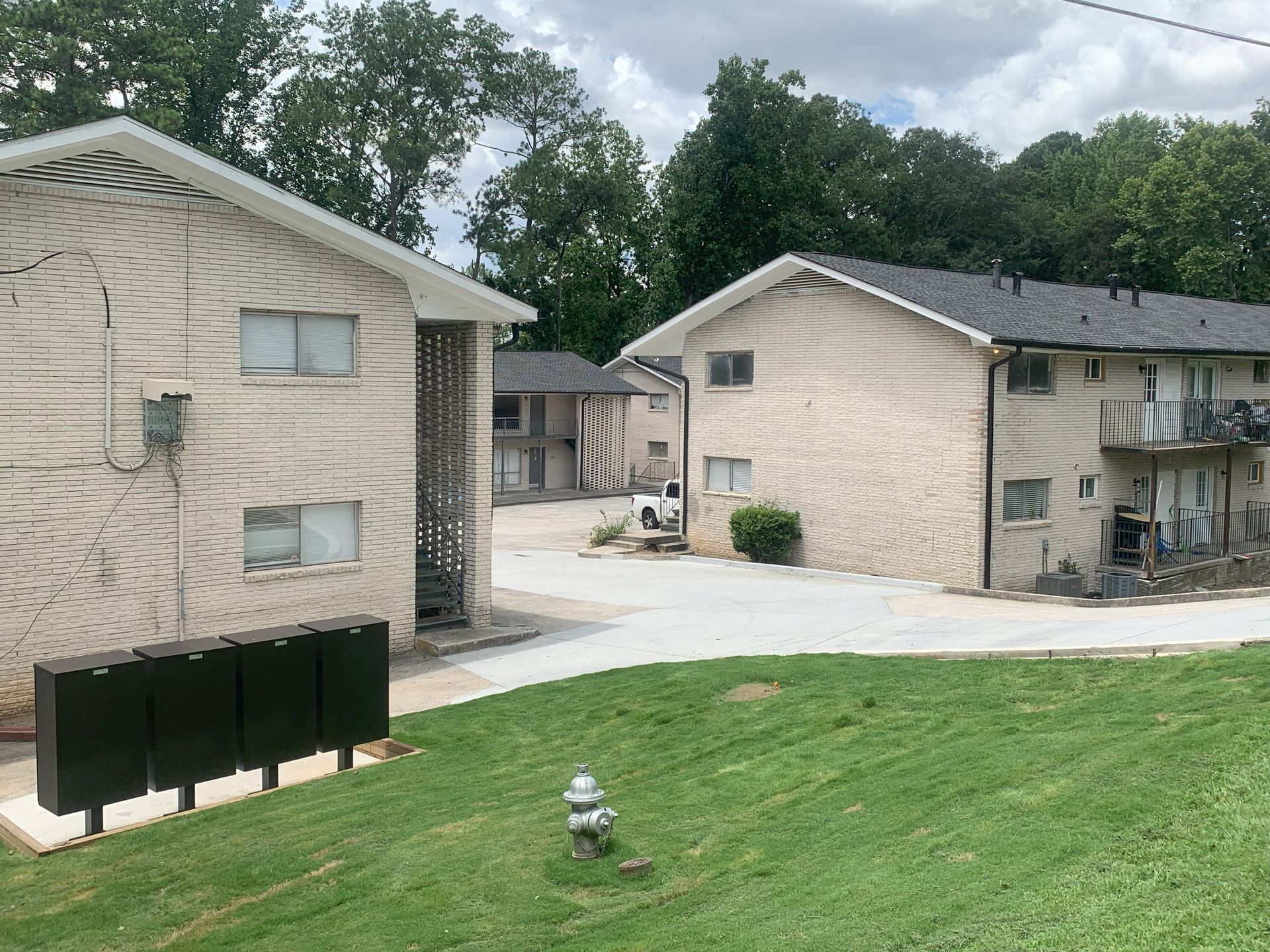 Monteleone apartment community exterior in Atlanta GA near Emory