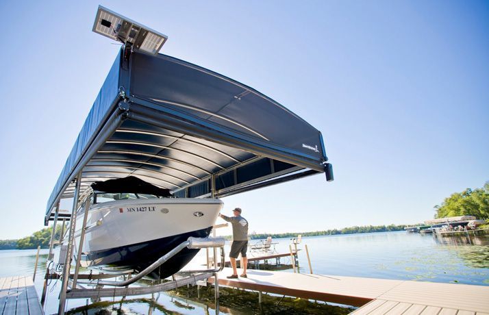 Docks Unlimited - Shorestation - Vertical Lift An image of a vertical lift from Shorestation