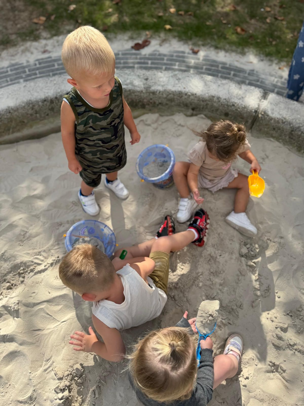Kinderen in zandbak