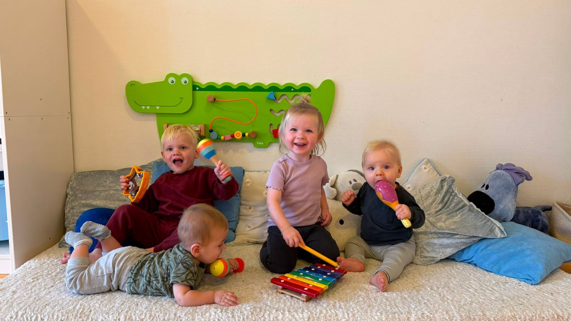 Kinderen spelen met instrumenten