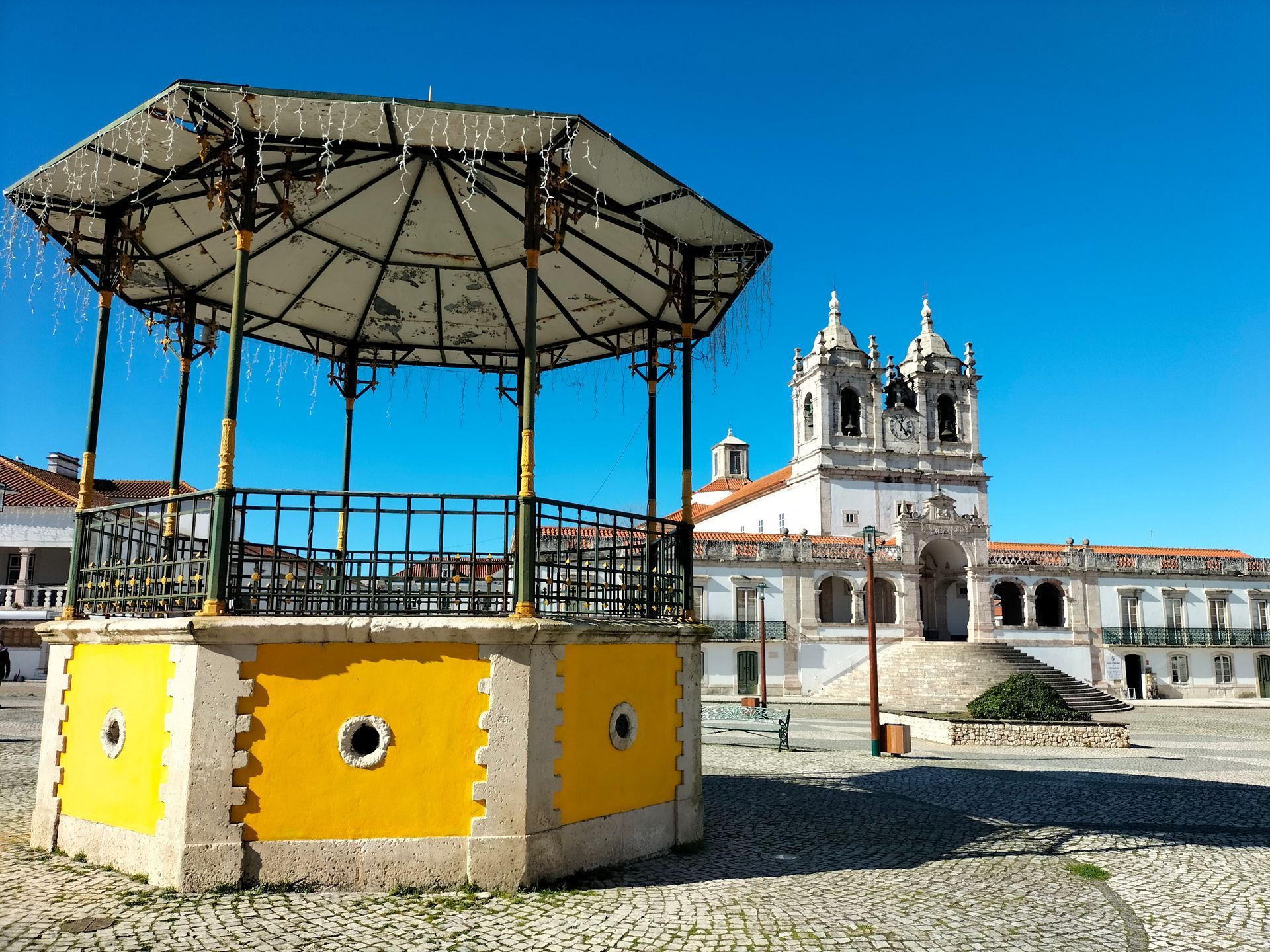 The-Amity-Family-Tours-And-Activities-Nazaré-Portugal-Landscape-Atlantic-Giant-Waves-Shrine